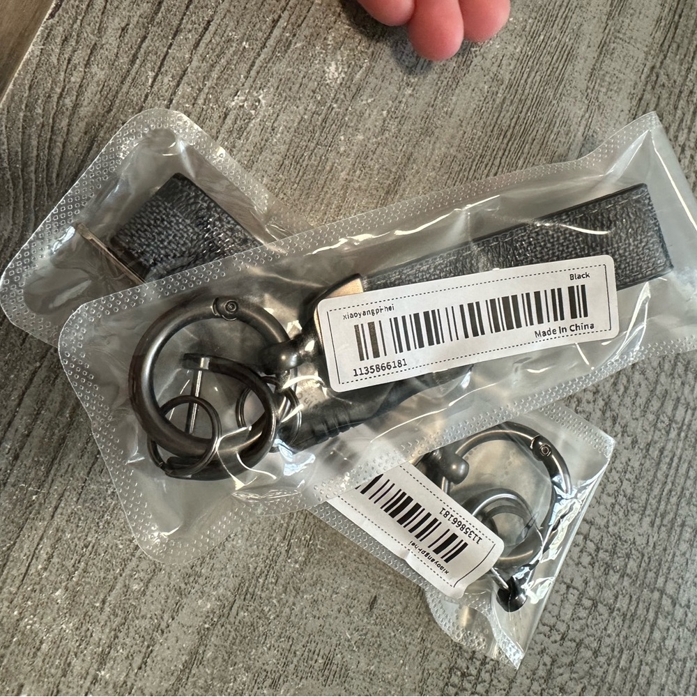 Checkered Black Gray Keychain NWT - Picture 4 of 4